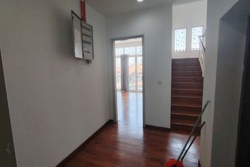 Oug/Happy Garden 3.5 Storey Gated Guarded Terrace House For Rent