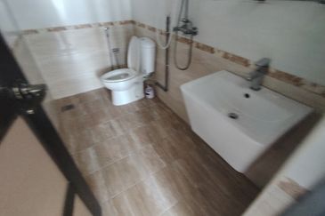 Oug/Happy Garden 3.5 Storey Gated Guarded Terrace House For Rent