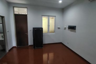 Oug/Happy Garden 3.5 Storey Gated Guarded Terrace House For Rent