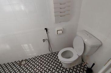 Oug/Taman Yarl 3 Storey Renovated Semi D For Sale