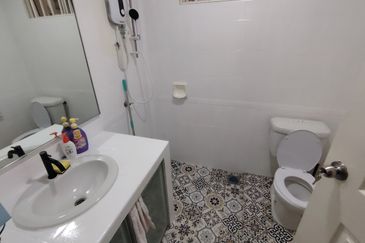 Oug/Taman Yarl 3 Storey Renovated Semi D For Sale