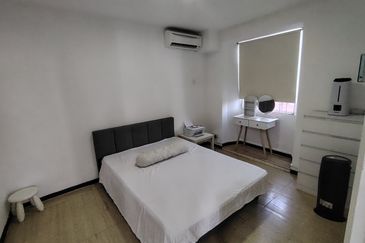 Oug/Taman Yarl 3 Storey Renovated Semi D For Sale