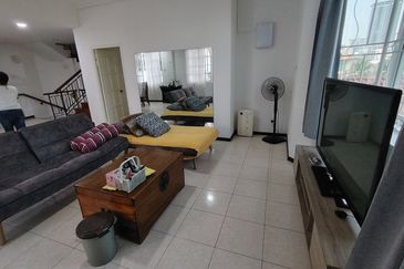 Oug/Taman Yarl 3 Storey Renovated Semi D For Sale