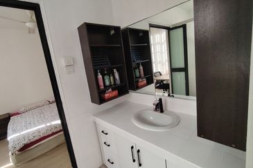 Oug/Taman Yarl 3 Storey Renovated Semi D For Sale