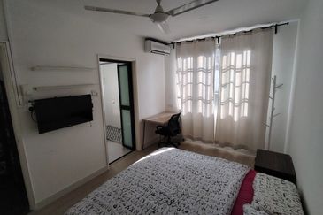 Oug/Taman Yarl 3 Storey Renovated Semi D For Sale