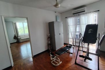 Oug/Taman Yarl 3 Storey Renovated Semi D For Sale