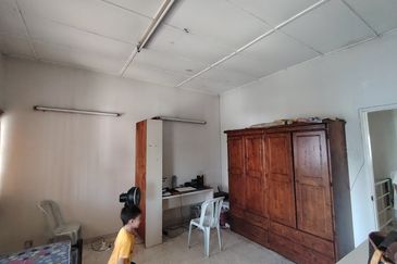Oug 2 Storey Terrace House Spilt Floor For Sale