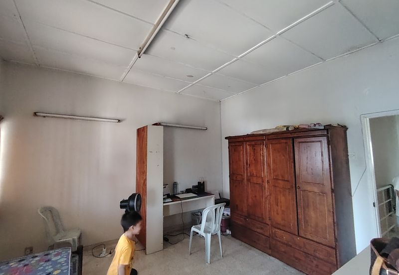 Oug 2 Storey Terrace House Spilt Floor For Sale