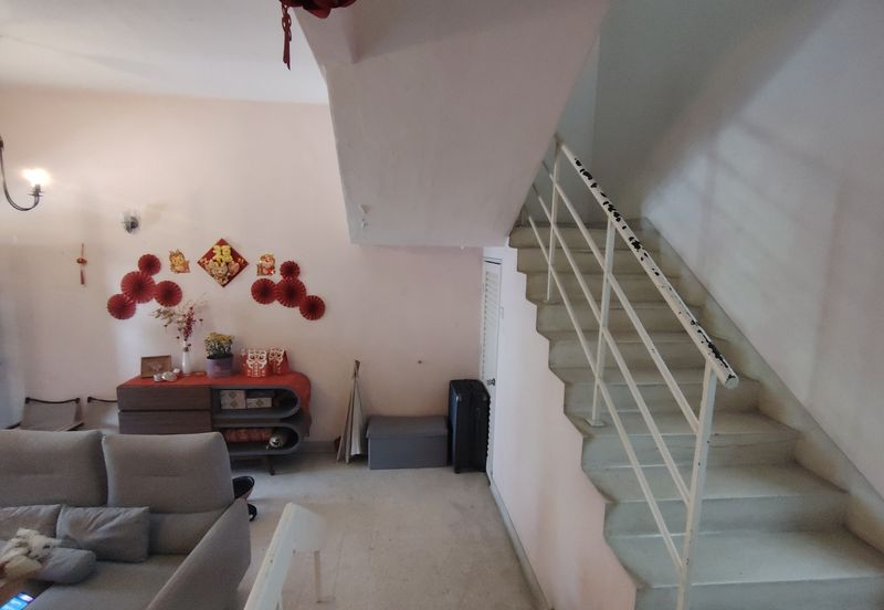 Oug 2 Storey Terrace House Spilt Floor For Sale