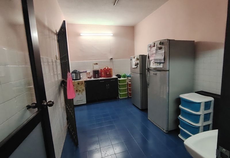 Oug 2 Storey Terrace House Spilt Floor For Sale