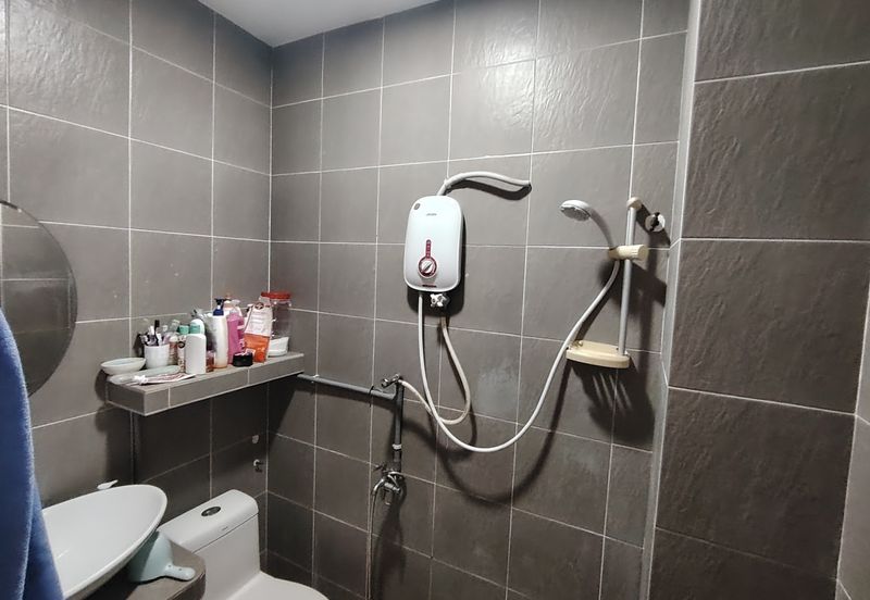 Oug 2 Storey Terrace House Spilt Floor For Sale