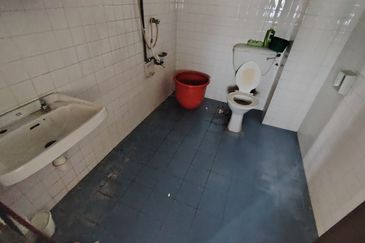 Oug 2 Storey Terrace House Spilt Floor For Sale