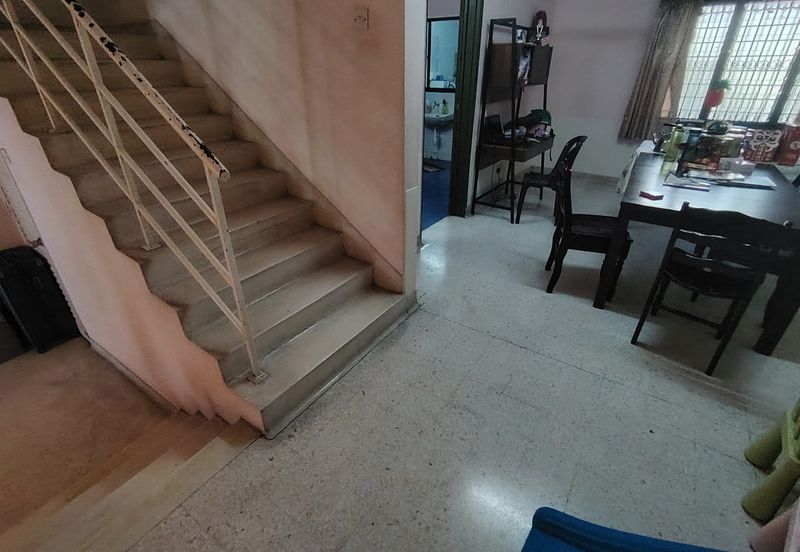 Oug 2 Storey Terrace House Spilt Floor For Sale