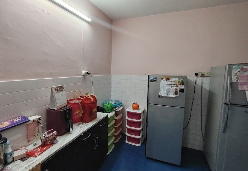 Oug 2 Storey Terrace House Spilt Floor For Sale