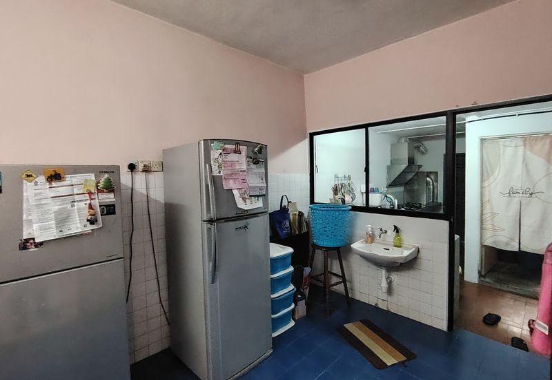 Oug 2 Storey Terrace House Spilt Floor For Sale