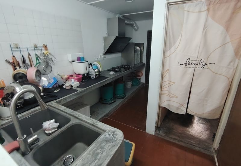 Oug 2 Storey Terrace House Spilt Floor For Sale