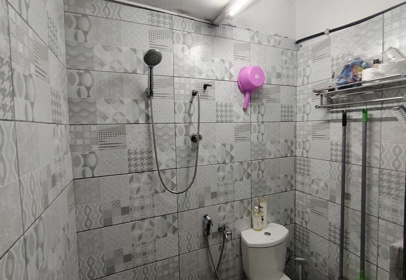 Oug 2 Storey Terrace House Spilt Floor For Sale