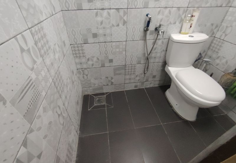 Oug 2 Storey Terrace House Spilt Floor For Sale