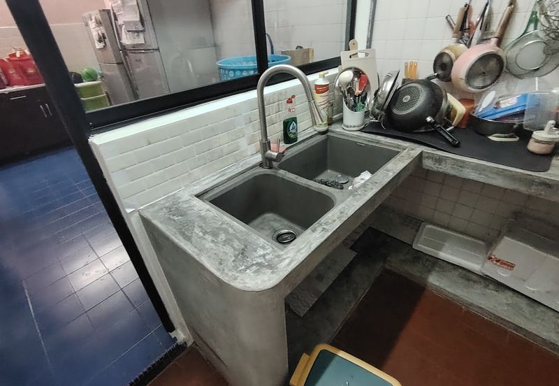 Oug 2 Storey Terrace House Spilt Floor For Sale