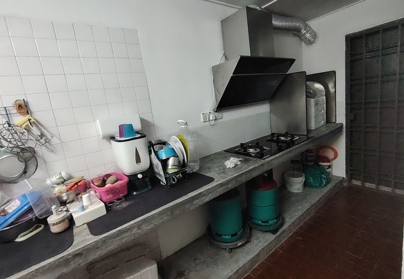 Oug 2 Storey Terrace House Spilt Floor For Sale