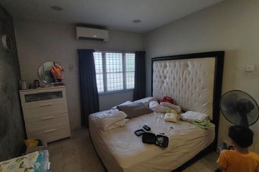 Oug 2 Storey Terrace House Spilt Floor For Sale