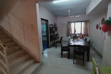 Oug 2 Storey Terrace House Spilt Floor For Sale