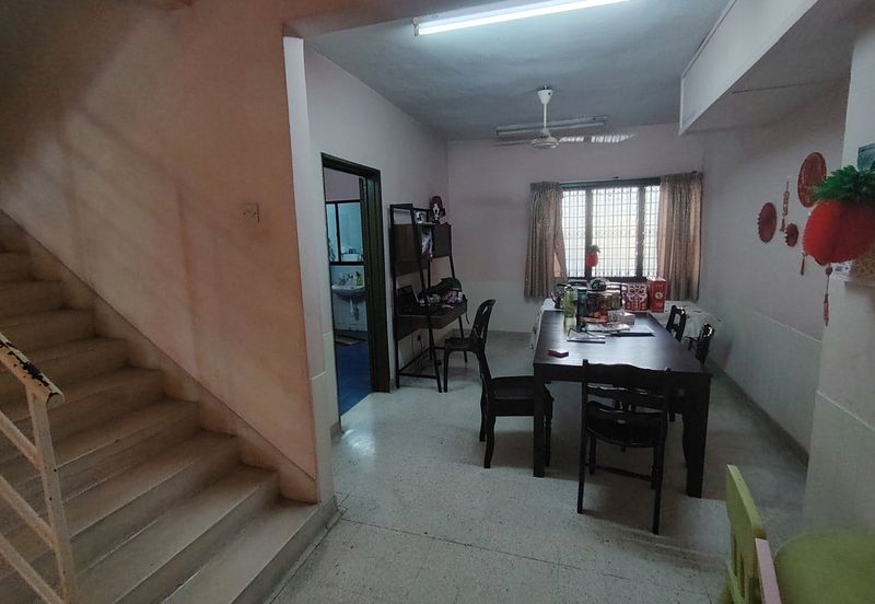 Oug 2 Storey Terrace House Spilt Floor For Sale