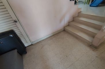 Oug 2 Storey Terrace House Spilt Floor For Sale