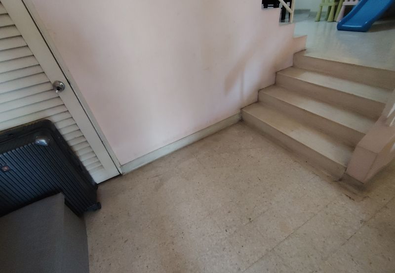 Oug 2 Storey Terrace House Spilt Floor For Sale