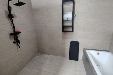 Oug 2 Storey brand new Semi D with modern design for sale