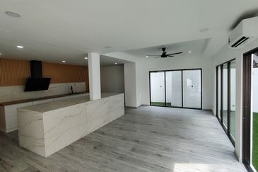 Oug 2 Storey brand new Semi D with modern design for sale