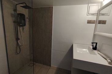 Oug 2 Storey brand new Semi D with modern design for sale