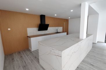 Oug 2 Storey brand new Semi D with modern design for sale