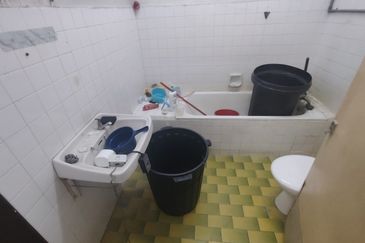 Oug 2 Storey Basic Terrace House For Sale