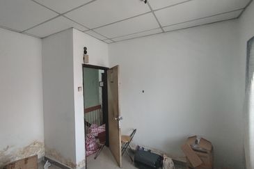 Oug 2 Storey Basic Terrace House For Sale