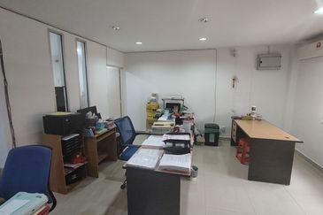 Oug 3 Storey Terrace House For Sale