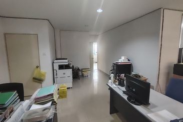 Oug 3 Storey Terrace House For Sale