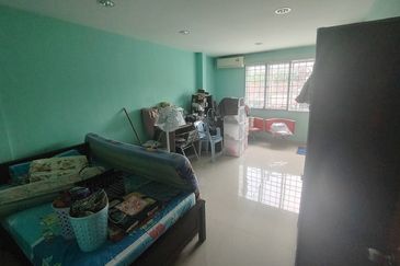 Oug 3 Storey Terrace House For Sale