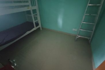 Oug 3 Storey Terrace House For Sale