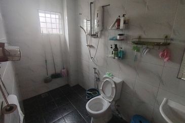 Oug 3 Storey Terrace House For Sale