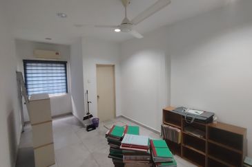 Oug 3 Storey Terrace House For Sale