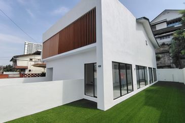 Oug 2 Storey brand new Semi D with modern design for sale