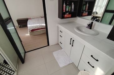 Oug/Taman Yarl 3 Storey Semi D For Rent