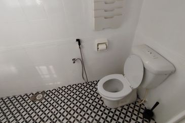 Oug/Taman Yarl 3 Storey Semi D For Rent