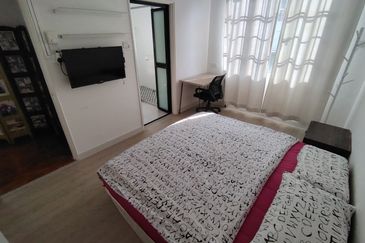 Oug/Taman Yarl 3 Storey Semi D For Rent