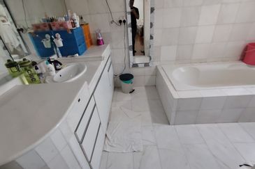 Oug/Taman Yarl 3 Storey Semi D For Rent