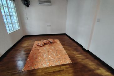 Oug/Taman Yarl 3 Storey Semi D For Rent