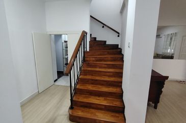 Oug/Taman Yarl 3 Storey Semi D For Rent