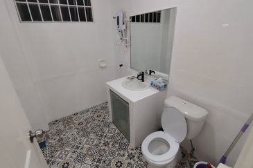 Oug/Taman Yarl 3 Storey Semi D For Rent