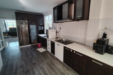 Oug/Taman Yarl 3 Storey Semi D For Rent